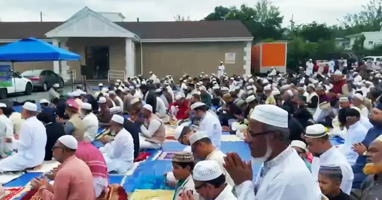 যুক্তরাষ্ট্রে প্রবাসী বাংলাদেশিদের ঈদের নামাজ